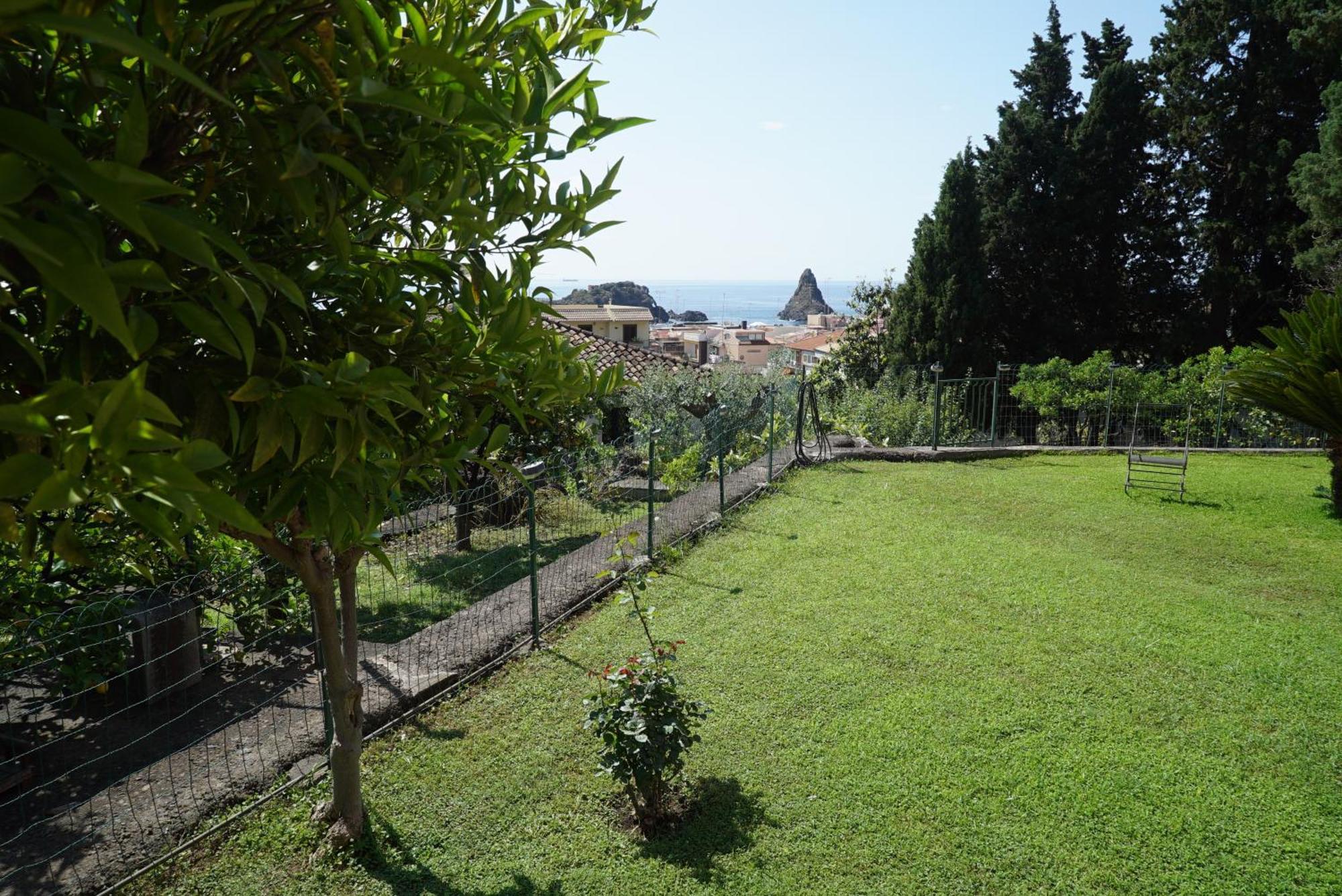 La Magnolia Apartment Aci Trezza Exterior photo